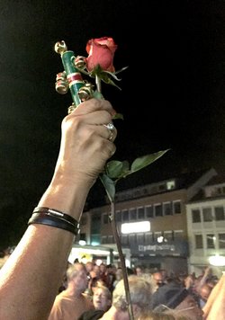 Die Schelle kommt aus Mexiko, sagt die Demonstrantin. Foto: privat
