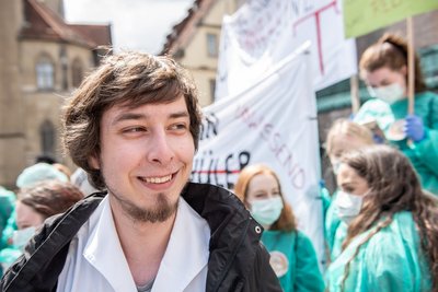 Marvin Thumm wehrt sich: 26 Patienten pro Nacht sind zu viel. Marvin Thumm wehrt sich: 26 Patienten pro Nacht sind zu viel.