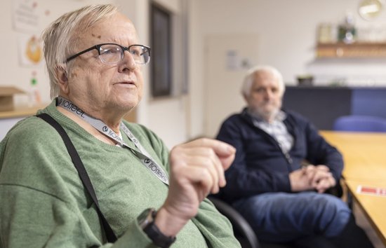 "Das ist sehr schwere Sprache" – Redakteur Willi Jakob will das ändern. "Das ist sehr schwere Sprache" – Redakteur Willi Jakob will das ändern.