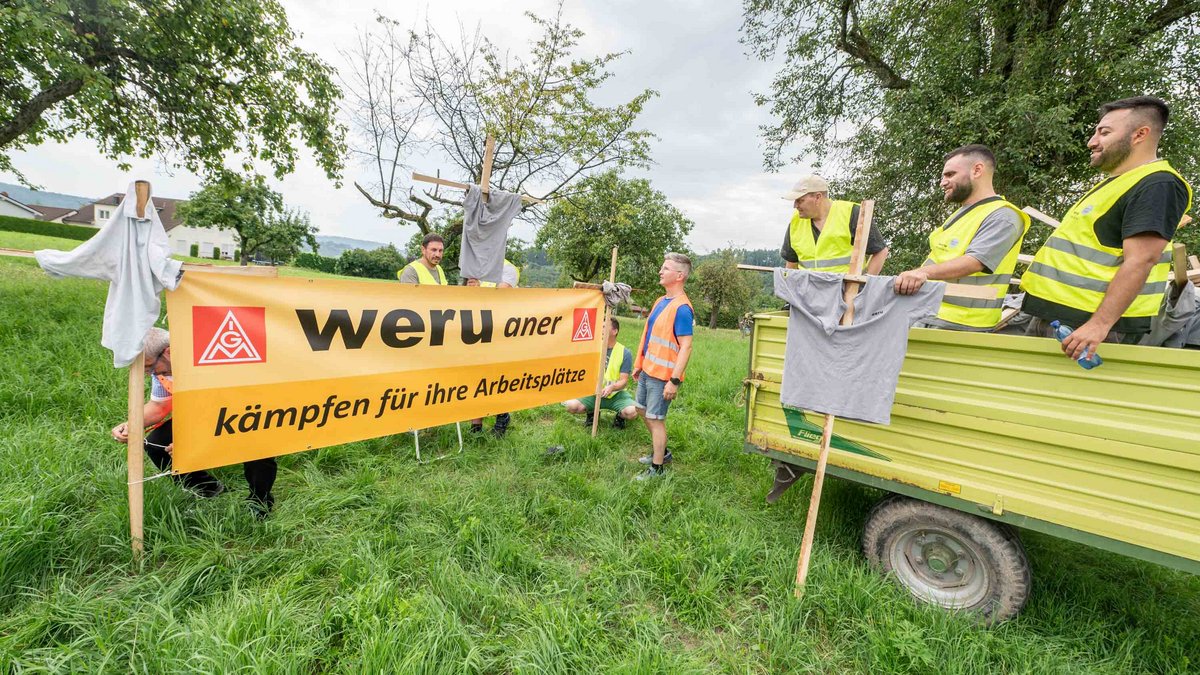 Vertrautes Miteinander: Familie Yildiz/Cimen mit Kollegen.