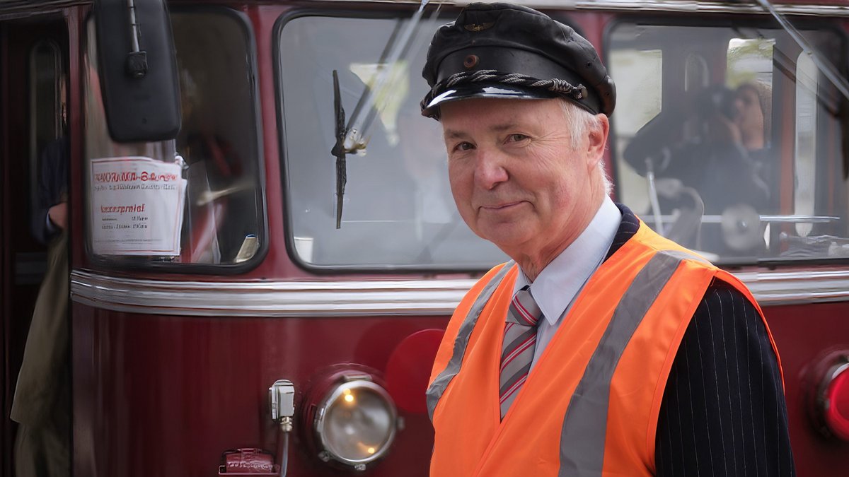 Den Initiator der Sonderfahrten freut's: Hans-Jörg Jäkel von Umstieg21 und den Ingenieuren22, Vorsitzender des Gäubahnkomitees.