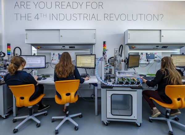 Ob die 4. industrielle Revolution die Permafrostböden retten wird, ist umstritten. Ob die 4. industrielle Revolution die Permafrostböden retten wird, ist umstritten.