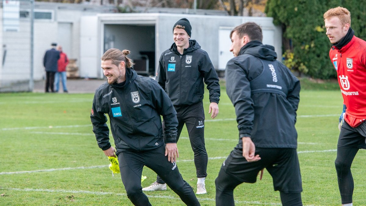 Es wird nicht nur gekickt, sondern auch gelacht. Es wird nicht nur gekickt, sondern auch gelacht.