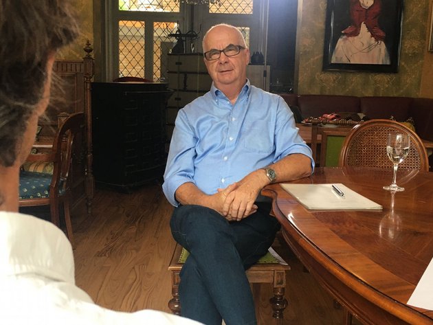 Siegfried Stumpf, früherer Stuttgarter Polizeipräsident, beim Interview für den Film. Foto: Tim Hägele