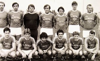 "Jugos, ihr kickt mal hübsch unter euch!"