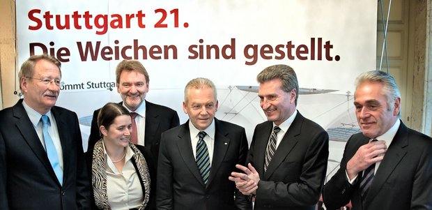 Wolfgang Drexler, MdL; Jeanette Wopperer, Regionaldirektorin der Region Stuttgart; Dr. Volker Kefer, Vorstand Technik DB AG; Dr. Ruediger Grube, Vorstandsvorsitzender DB AG; Ministerpraesident Guenther H. Oettinger, CDU; Innenminister Heribert Rech, CDU. 