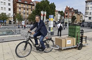 Minister Hermann (links), Bürgermeister Wölfle.