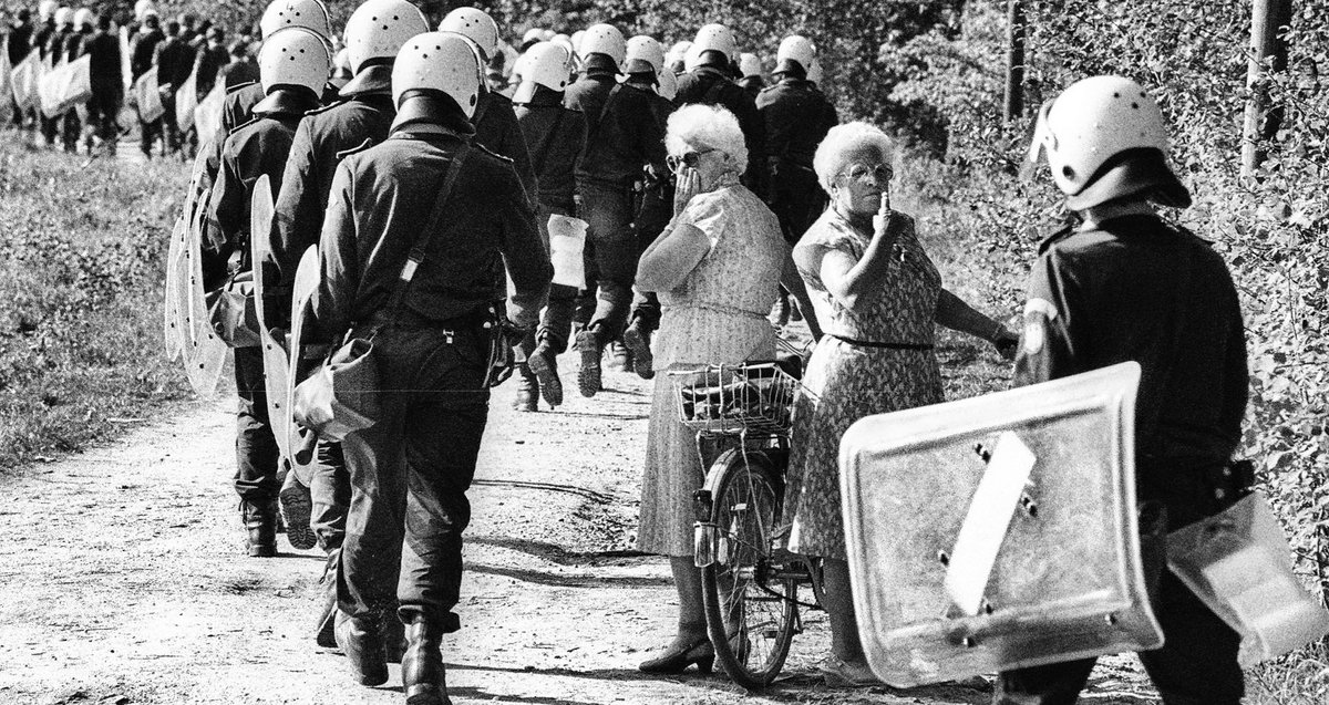25. Mai 1986, Polizeiaufmarsch auf dem Gelände der damals geplanten Wiederaufbereitungsanlage Wackersdorf. Fotos: Martin Storz