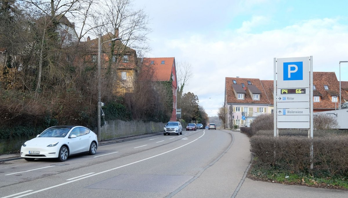 Die Weiler Vorstadt soll durch den Tunnel vom Durchgangsverkehr entlastet werden. Doch schon jetzt fahren hier weniger Autos. Fotos: Rainer Lang