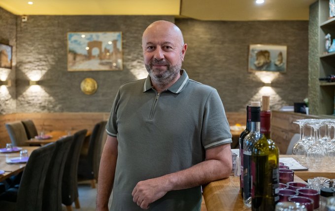 Rachad El Amil in seinem Restaurant in Karlsruhe. Foto: Jens Volle
