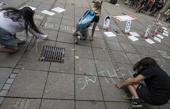 Trauer und Wut Form geben, sechs Monate nach Hanau auf der Stuttgarter Königstraße. Foto: Jens Volle