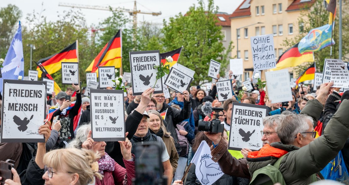 Bemüht nicht rechtsextrem