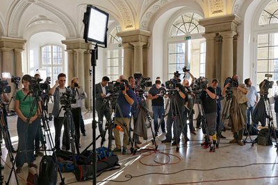 Stuttgarter Journalisten machen sich ihr eigenes Bild. Fotos: Joachim E. Röttgers