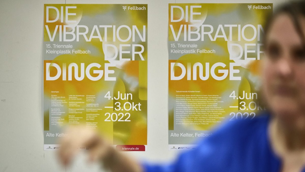 Die Kleinplastik-Triennale versetzt die Dinge in Vibrationen. Die Vibrationen ... Die Kleinplastik-Triennale versetzt die Dinge in Vibrationen. Die Vibrationen ...