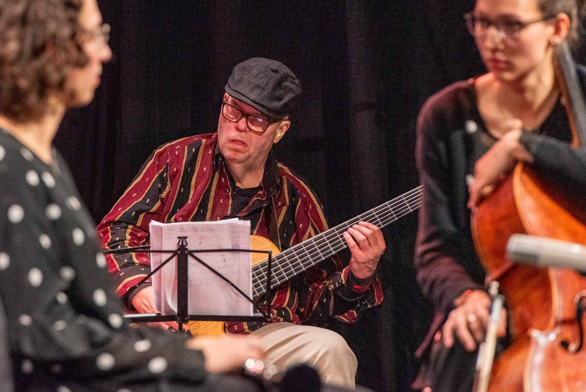 Am Bass: Dave King. Am Bass: Dave King.