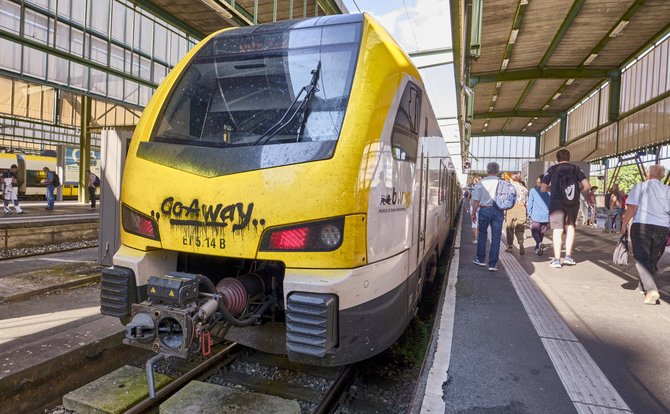 Zu spät – bei der Bahn sind inzwischen viele Züge abgefahren. Foto: Joachim E. Röttgers