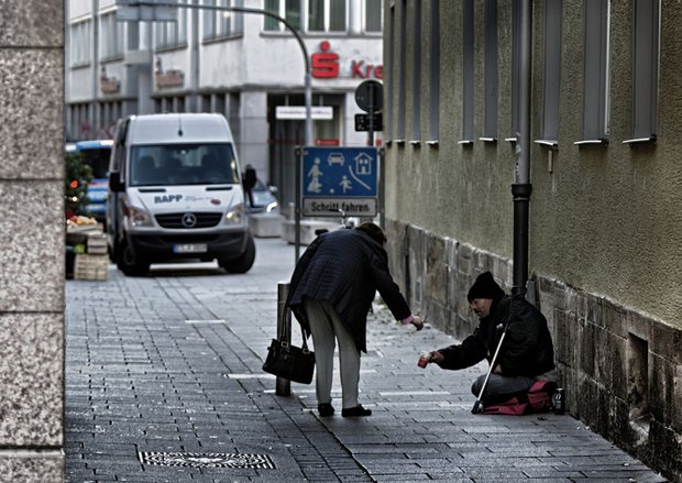 Wer raus ist aus der Gesellschaft, hat kaum Nerven sich politisch zu beteiligen. 