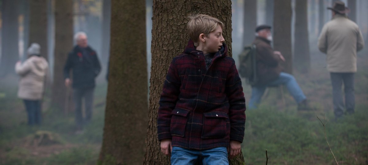 Der junge Antoine (Jeremy Senez) aus der Spur. Sein Dorf sucht den Ardennerwald nach dem verschwundenen Rémi ab. Fotos: Nicolas Schul/Atlas Film