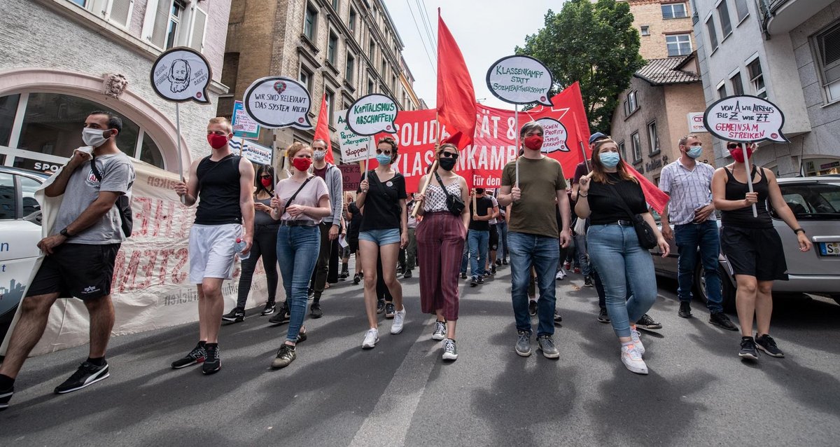 Die Angst marschiert mit, dass es massive Angriffe auf die Sozialsysteme geben wird. Fotos: Jens Volle