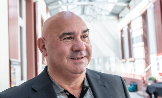 Daniel Strauß vom Verband Deutscher Sinti und Roma, Mitbegründer des Kulturhauses Romno Kher.