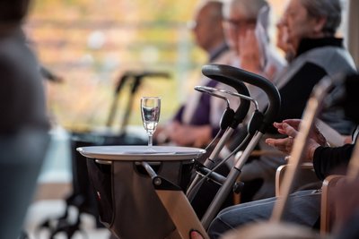 Zur Klassik gibt's Sekt.  Zur Klassik gibt's Sekt.