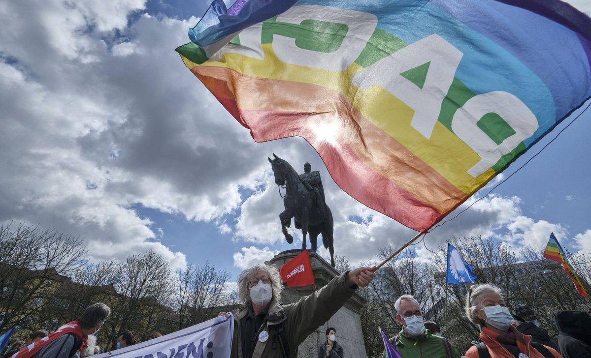 Es braucht Abrüstung auf allen Seiten: Ostermarsch in Stuttgart 2021. Fotos: Joachim E. Röttgers