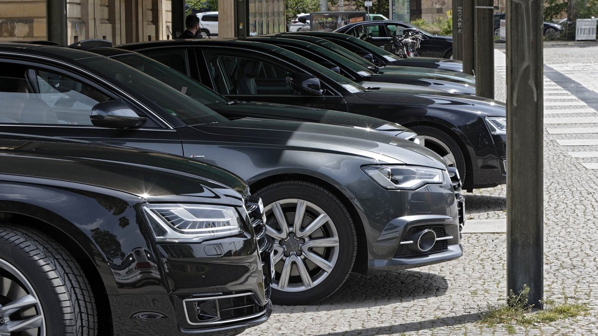 Das Dienstwagenprivileg: Anreiz für den Kauf von großen und teuren Autos mit besonders kräftigem Treibhausgas-Ausstoß. Foto: Joachim E. Röttgers