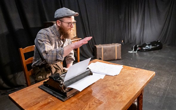 Antonio Vaca Lagares im Theaterstück "Der Fall Trollmann". Foto: Jens Volle