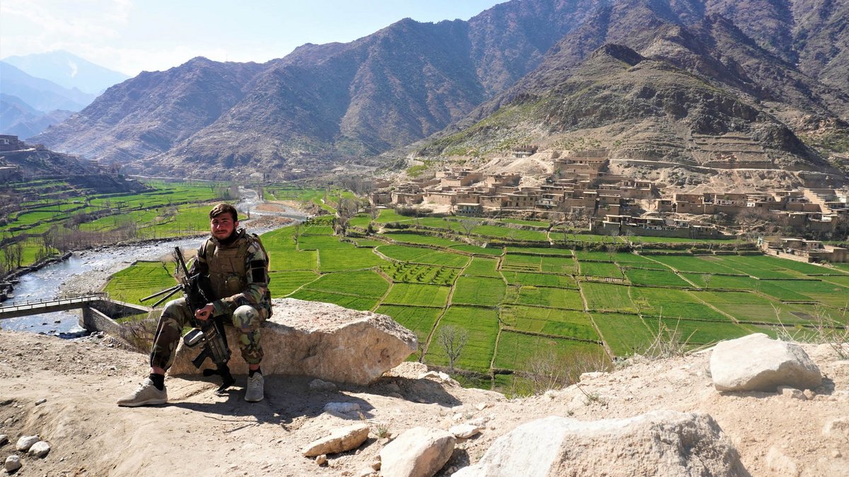 Frieden ist anders. Soldat der afghanischen Armee in der Provinz Kunar im Nordosten, nahe der Grenze zu Pakistan. Foto: Emran Feroz