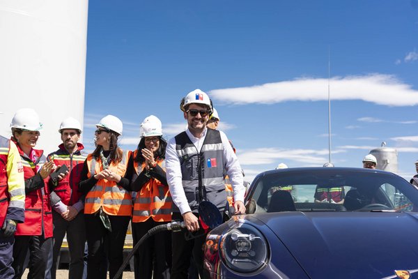 49-Euro-Ticket? Ne, rein mit dem guten Stoff, bis der Tankmann lacht! Foto: Porsche