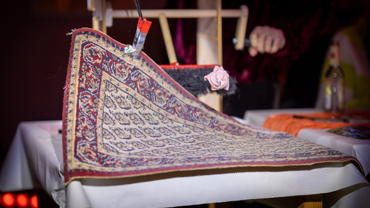 Peinliche Fragen? Unter den Teppich!