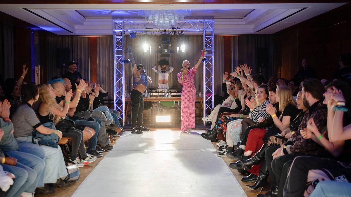 Und am Abend eine Voguing-Show vor begeistertem Publikum. Foto: Dominique Brewing