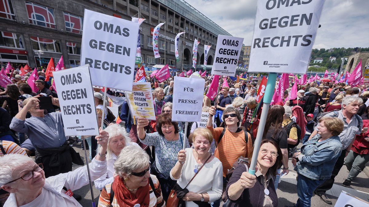 Mai 2019: Kundgebung auf dem Stuttgarter Schlossplatz gegen Nationalismus vor der Europawahl. Foto: Joachim E. Röttgers