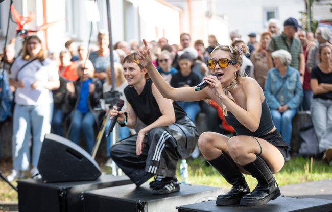 Politischer Protest: LISÆ im September 2025, als Tübingens OB Boris Palmer den AfD-Spitzenkandidaten Markus Frohnmaier zum Streitgespräch lud. Foto: Julian Rettig