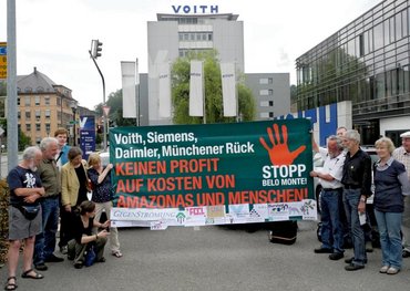Protest gegen den Staudamm Belo Monte vor der Voith-Konzernzentrale in Heidenheim, 2012. Foto: privat