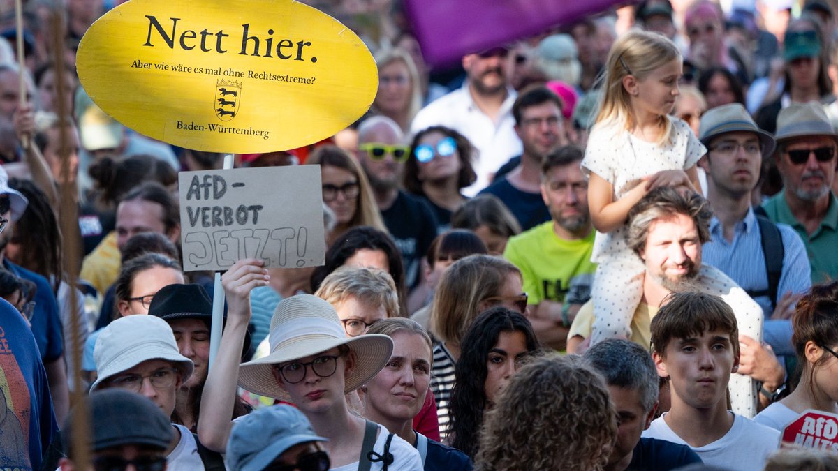 Kundgebung "Mut statt Wut" am vergangenen Samstag in Stuttgart. Foto: Jens Volle