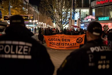 Kundgebung in der Stuttgarter Innenstadt nach den Hausdurchsuchungen.