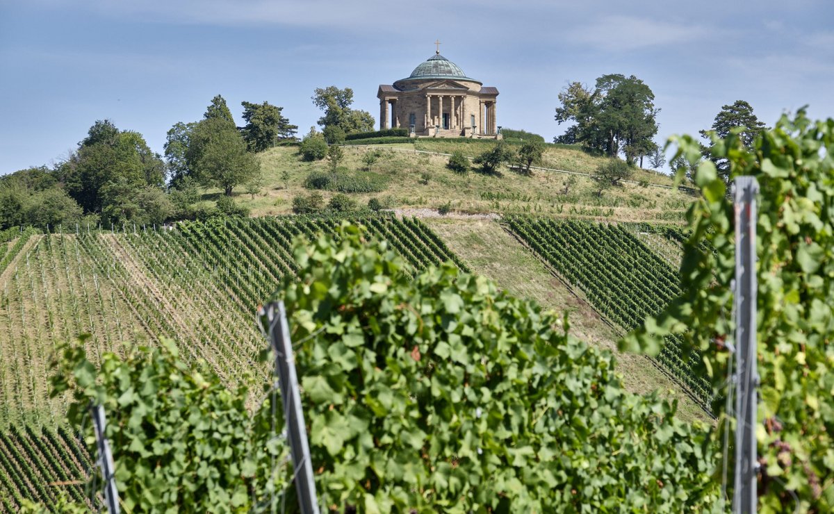 König Wilhelms große Liebe galt seiner zweiten Frau Katharina. Für sie ließ er die Grabkapelle auf dem Württemberg errichten, ...