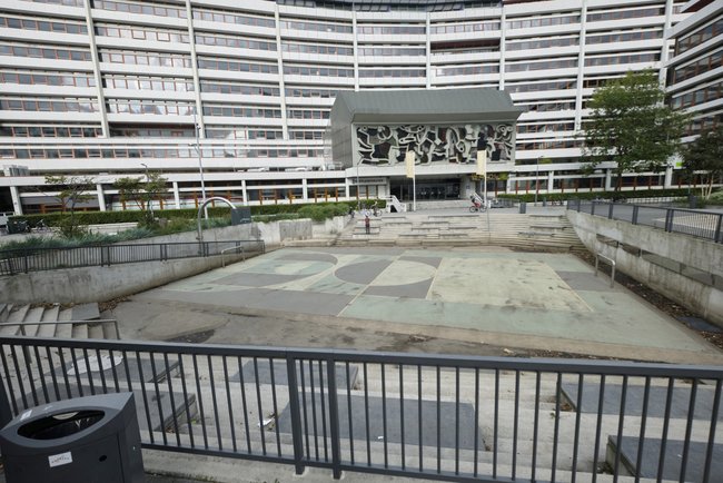 KAW mit Sinn fürs Praktische: In Rotterdam wird ein Basketballfeld bei Wolkenbrüchen zum Regenrückhaltebecken. KAW mit Sinn fürs Praktische: In Rotterdam wird ein Basketballfeld bei Wolkenbrüchen zum Regenrückhaltebecken.