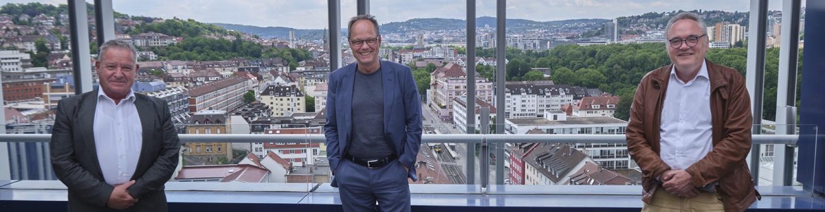 Mit gebührendem Abstand auf der schönsten Büroterrasse Stuttgarts (v.l.): SWR-Sprecher Wolfgang Utz, Kai Gniffke und Josef-Otto Freudenreich. 