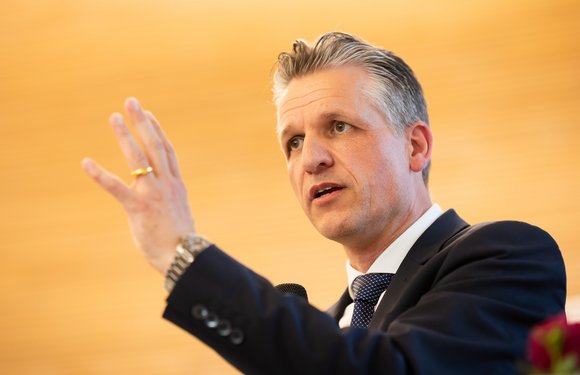 Thorsten Frei, der neue Chef der CDU/CSU-Bundestagsfraktion, unterstützt die Forderung nach einer Bundespräsidentin nicht. Foto: Julian Rettig
