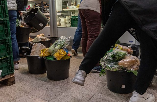 Wer zuerst kommt, mahlt zuerst. Wer zuerst kommt, mahlt zuerst.