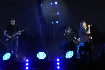 Onkelz gegen den Rest der Welt. Hier auf der Bühne in Hockenheim. Foto: Thomas Kuban