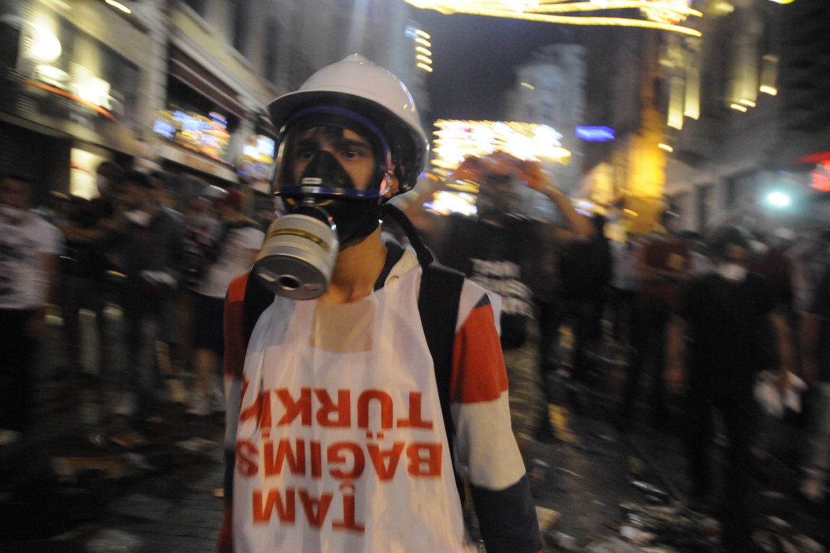 Demonstrieren mit Schutzausrüstung: aufgenommen bei den Gezi-Protesten 2013 in Istanbul. Foto: Yvonne Seidel