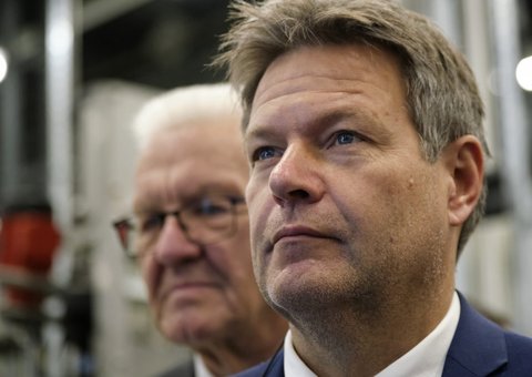 Bundeswirtschaftsminister Robert Habeck, hier mit Winfried Kretschmann im Rücken.