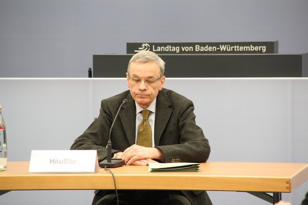 Bernhard Häußler am 30. Januar 2015 vor dem zweiten Untersuchungsausschuss des Landtags zum Schwarzen Donnerstag. Foto: Raimund Wimmer