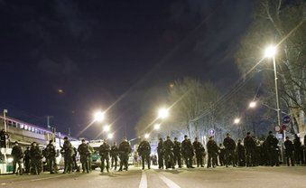 Anonyme Truppe, die alles darf?