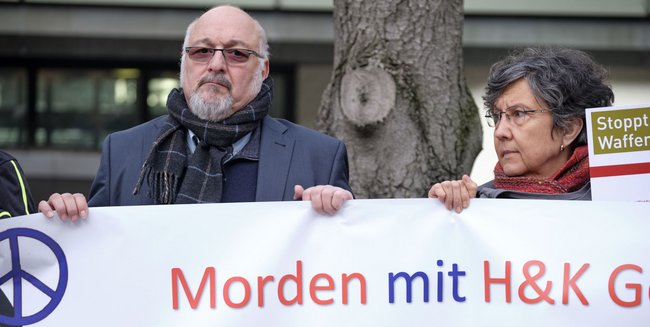 Waffen nur noch dort, wo sie Gutes tun? Jürgen Gräßlin (links) sieht Schlupflöcher "wie in Schweizer Käse". Foto: Joachim E. Röttgers