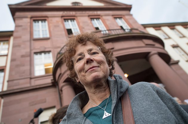 Die Ärztin Kristina Hänel im November 2017 vor dem Amtsgericht in Gießen. Foto: Boris Roessler/dpa