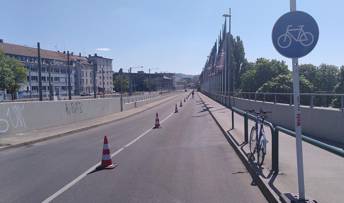 An einem Sonntag für wenige Stunden: Pop-up-Radweg Mercedesstraße. Foto: Zweirat Stuttgart An einem Sonntag für wenige Stunden: Pop-up-Radweg Mercedesstraße. Foto: Zweirat Stuttgart